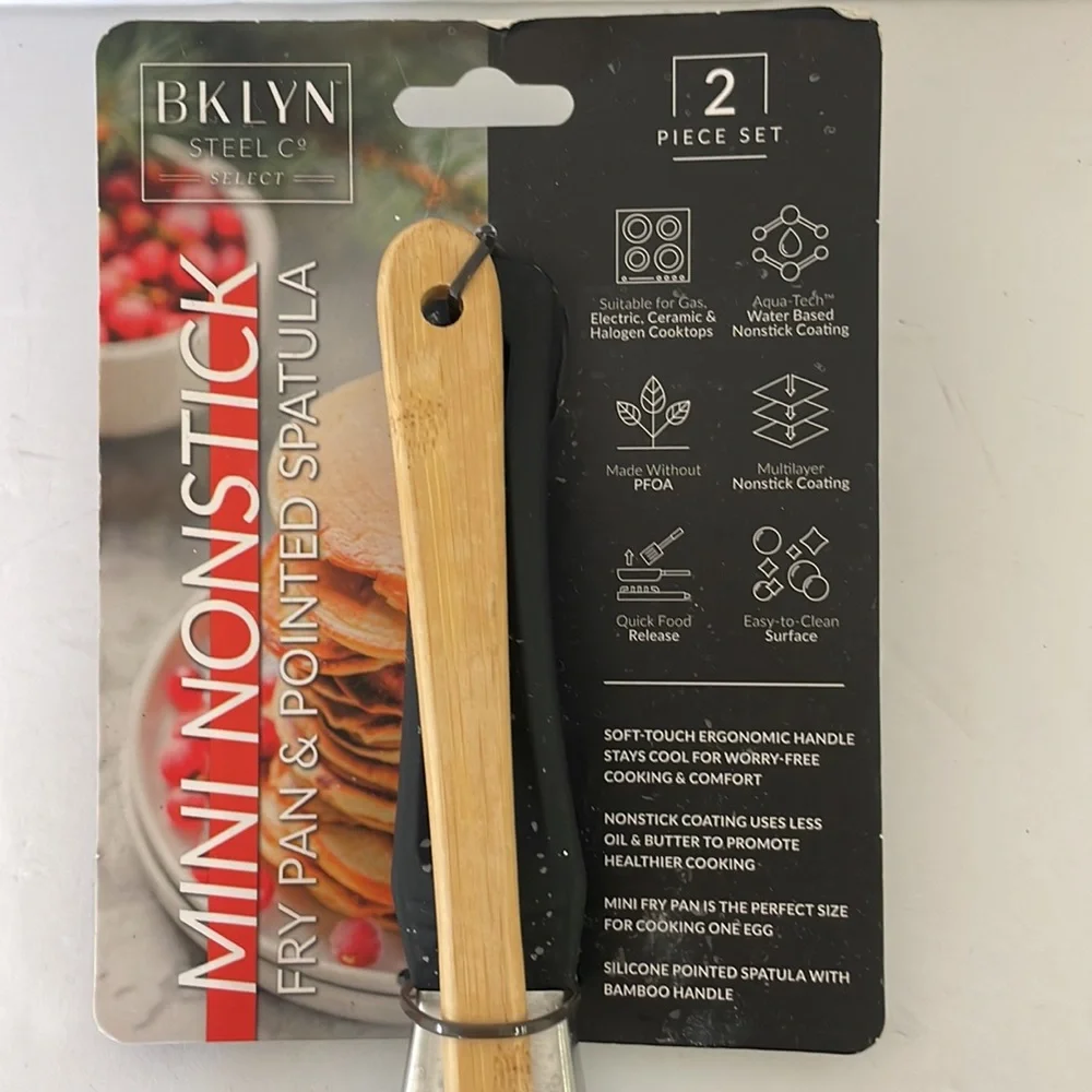 Mini Non-stick frying pan with spatula NWT